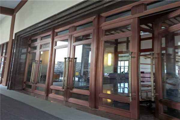铜门避风阁.jpg